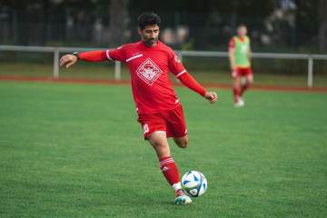 世界杯最成功的男人，现在出门不带保镖根本走不动道（配图示意）